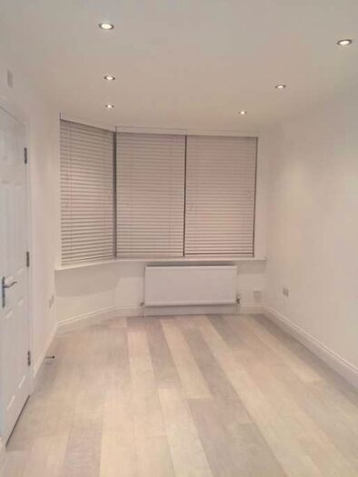 3 Bedroom Flat To Rent In Watford, WD18 0ds #374938