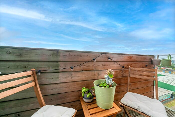 1 Bedroom Flat For Sale In Hoey Court, Barry Blandford Way, Bow, London, E3