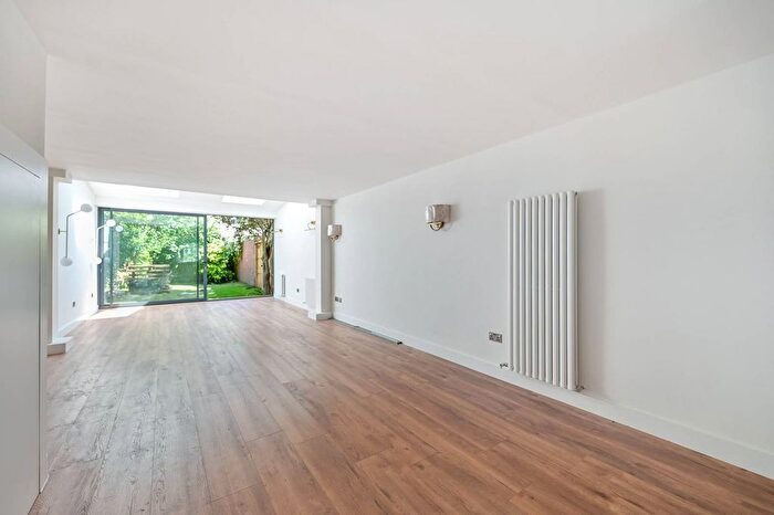 4 Bedroom Property To Rent In Gainsborough Road, Kew, Richmond, TW9