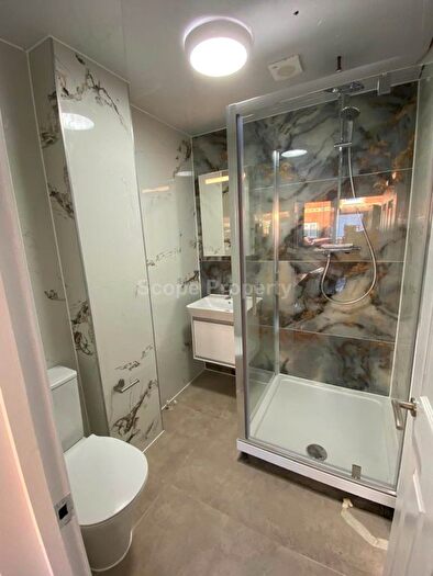 6 Bedroom Terraced House To Rent In Donnington Gardens, Reading, RG1