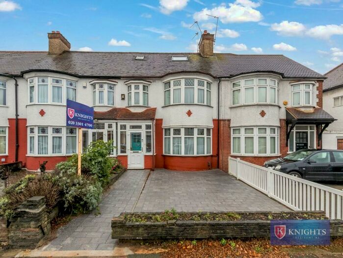 5 Bedroom House To Rent In Hedge Lane, London, N13