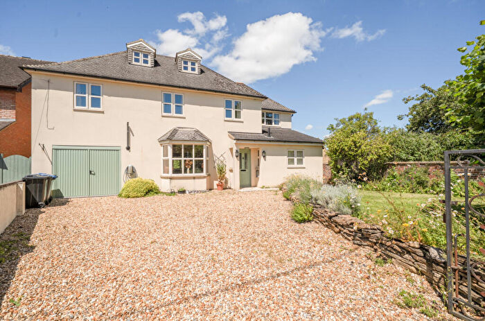 6 Bedroom Detached House For Sale In Purton Stoke, Purton Stoke, SN5