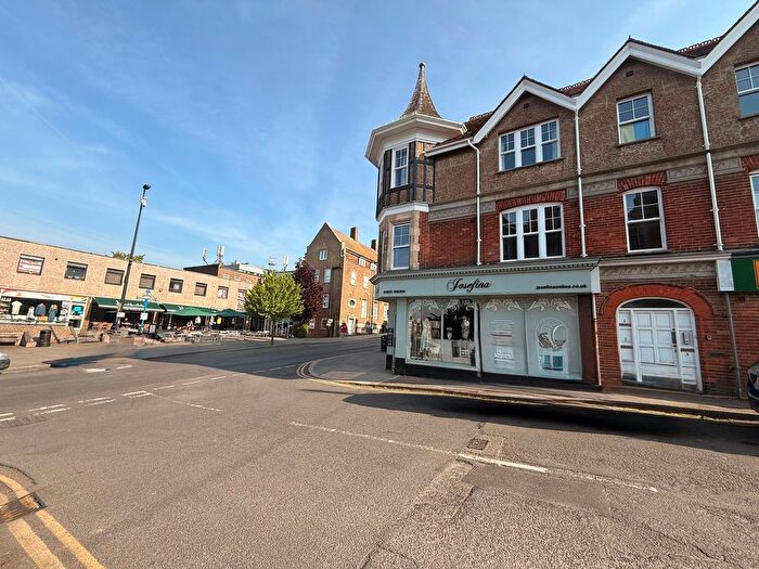 2 Bedroom Flat To Rent In High Street, Uckfield, TN22