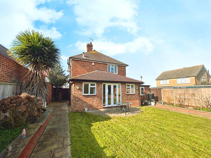 3 Bedroom Detached House For Sale In Selsea Avenue, Herne Bay, CT6