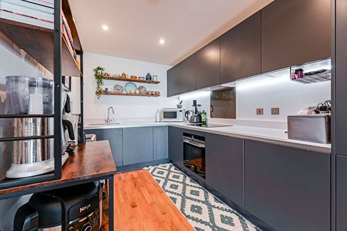 3 Bedroom Flat For Sale In Hawthorne Crescent, Greenwich, London, SE10