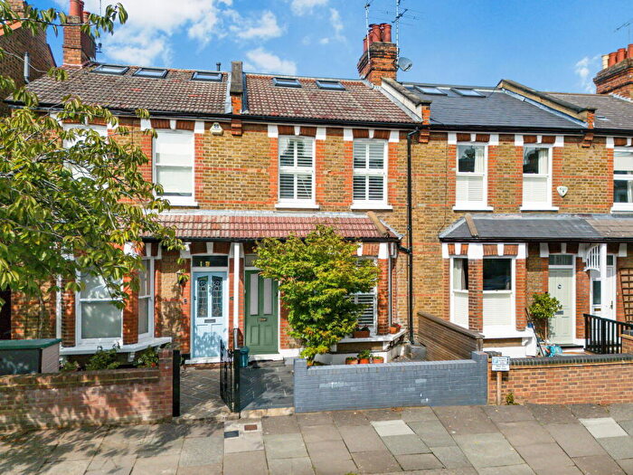 4 Bedroom Terraced House For Sale In Hertford Road, N2