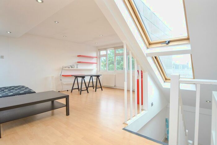 2 Bedroom Maisonette To Rent In Powell Road, London, E5