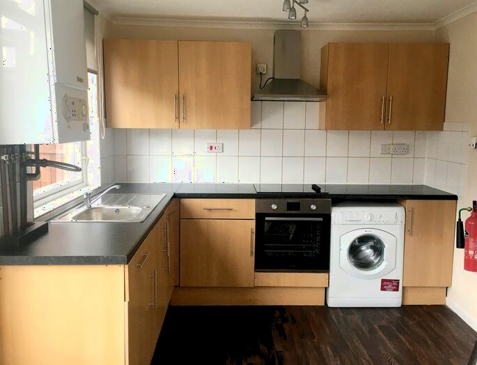 4 Bedroom Maisonette To Rent In Burke Close, London, SW15