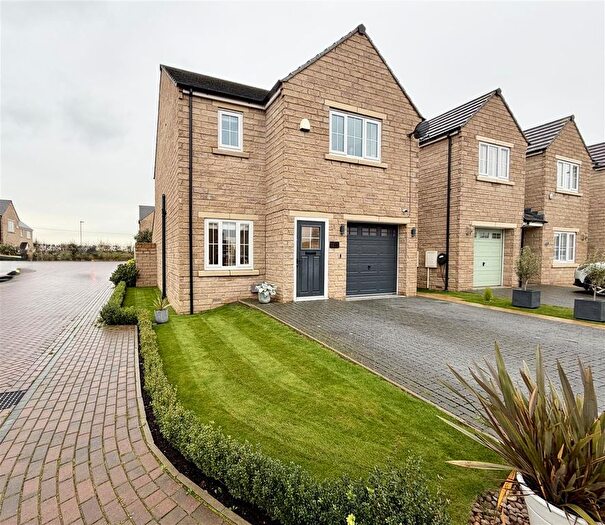 3 Bedroom Detached House For Sale In Merton Close, Kippax, Leeds, LS25