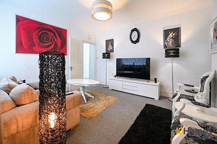 2 Bedroom Flat For Sale In Fern Dene Road, Gateshead, NE8