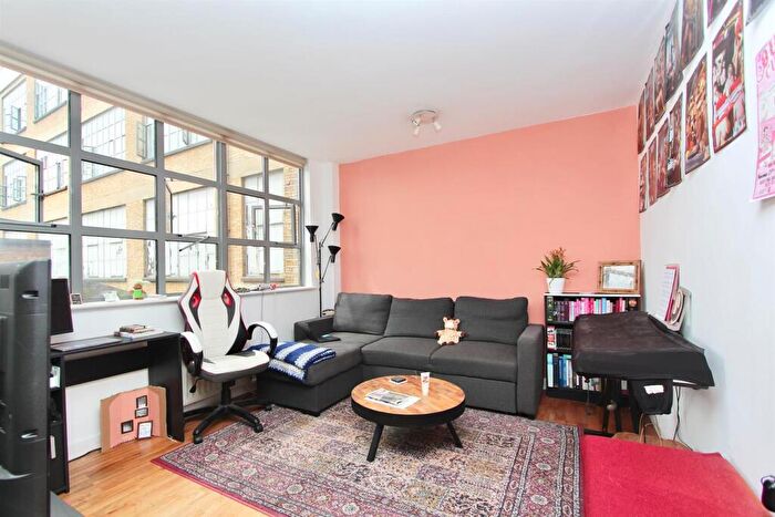 1 Bedroom Apartment To Rent In Somerford Grove, N16