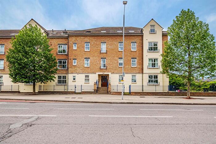 2 Bedroom Flat For Sale In Richmond Road, Kingston Upon Thames, KT2