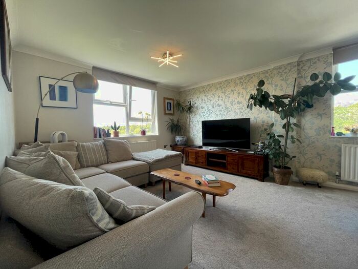 3 Bedroom Flat To Rent In Park Valley, The Park, Nottingham, NG7