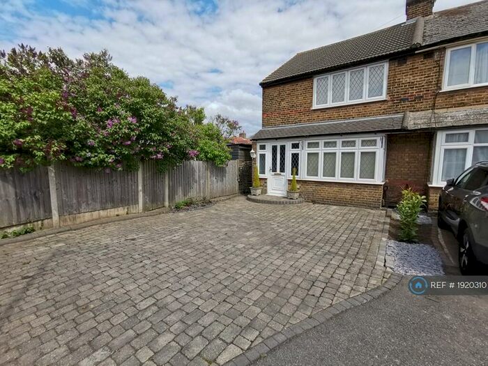 2 Bedroom End Of Terrace House To Rent In Stanford Close, Romford, RM7