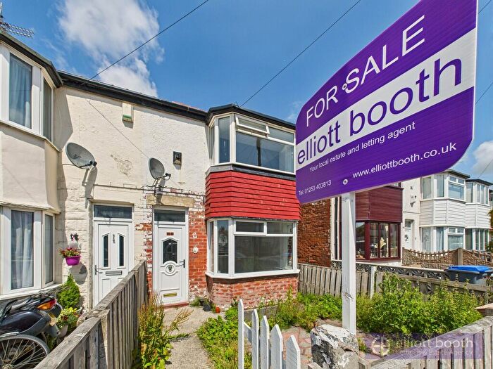 3 Bedroom End Of Terrace House For Sale In Southbank Avenue, Blackpool, FY4