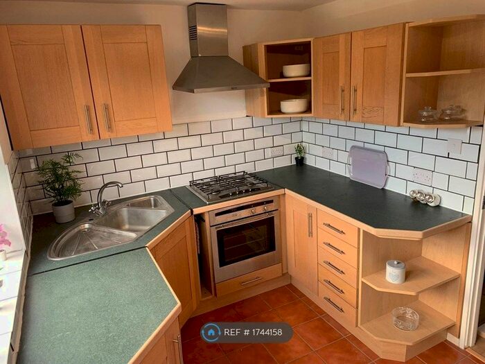 3 Bedroom End Of Terrace House To Rent In Mendip Close, Basingstoke, RG22