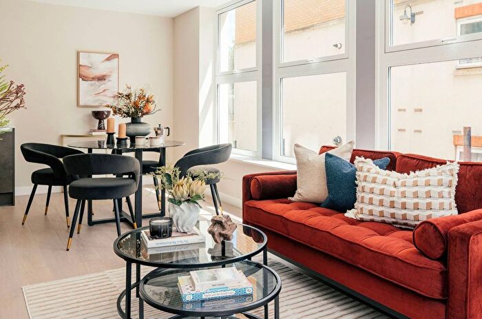 1 Bedroom Flat For Sale In Marlborough House, Chiswick, London, W4