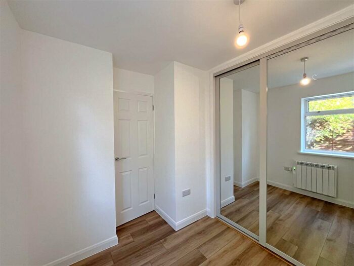 2 Bedroom Semi-Detached Bungalow For Sale In Grassington Avenue, Warwick, CV34