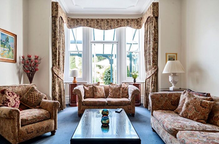 5 Bedroom Detached House For Sale In St Leonards Road, Ealing, W13