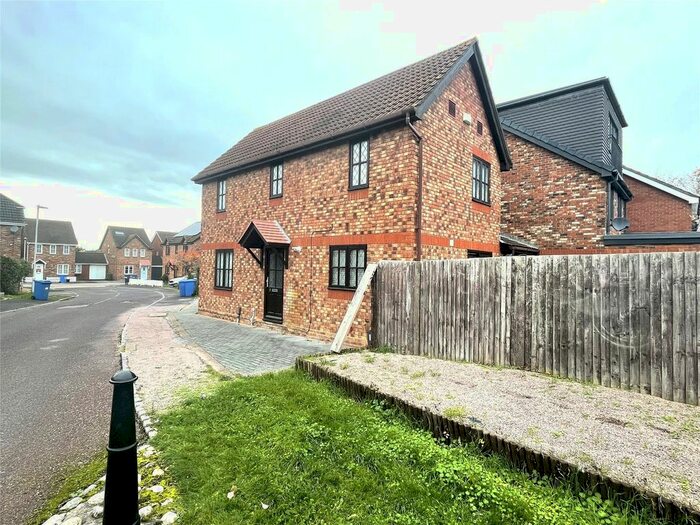 3 Bedroom Link Detached House To Rent In Hemmyng Corner, Warfield, Bracknell, Berkshire, RG42