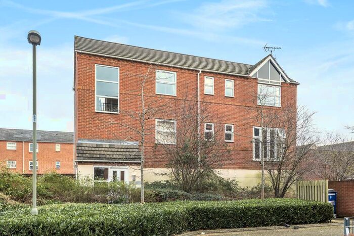 2 Bedroom Apartment To Rent In Alma Road, Banbury, OX16