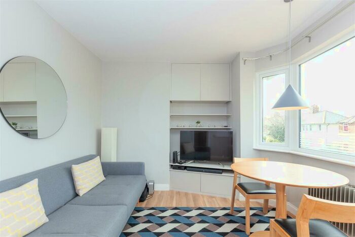 1 Bedroom Apartment To Rent In Campbell Road, Florence Park, Oxford, OX4