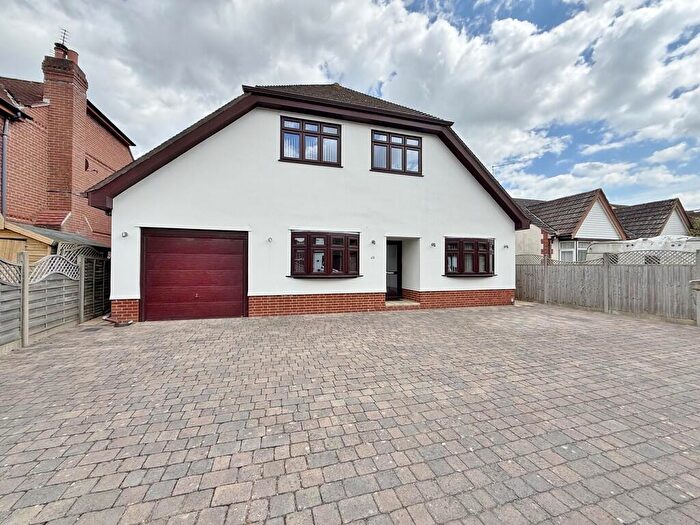 5 Bedroom Detached House For Sale In Station Road, Drayton, Portsmouth, PO6