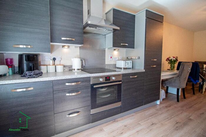 2 Bedroom Apartment For Sale In Chieftain Way, Cambridge, CB4