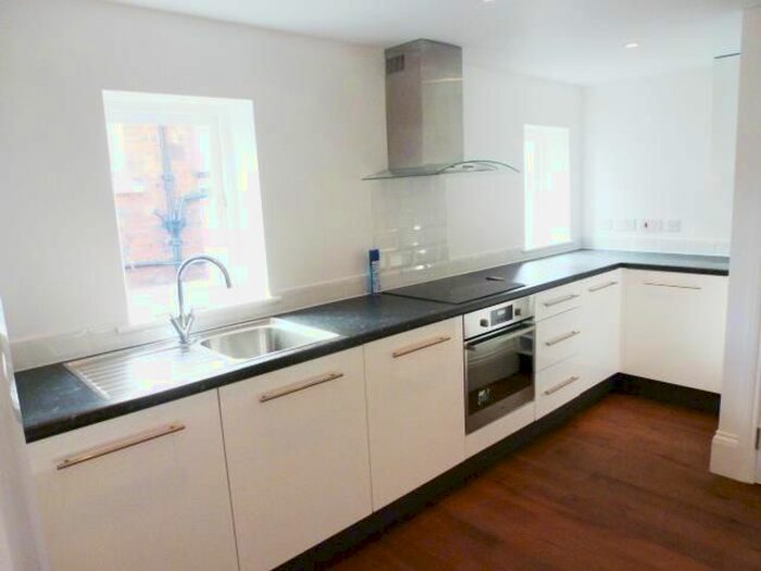 2 Bedroom Flat To Rent In High Street, Welwyn AL6