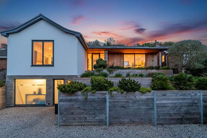 2 Bedroom Detached House For Sale In Kearsley Drive, Worthing, BN14