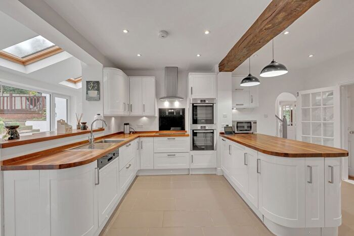 5 Bedroom Detached House To Rent In Valley Road, Rickmansworth, WD3