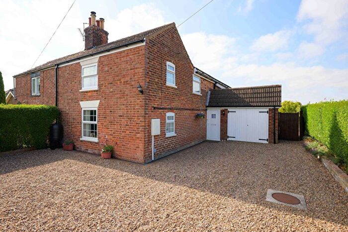 3 Bedroom Semi-detached House For Sale In Station Road, Firsby, PE23