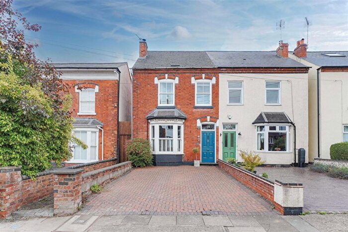 5 Bedroom Semi-detached House For Sale In Featherstone Road, Kings Heath, Birmingham, B14