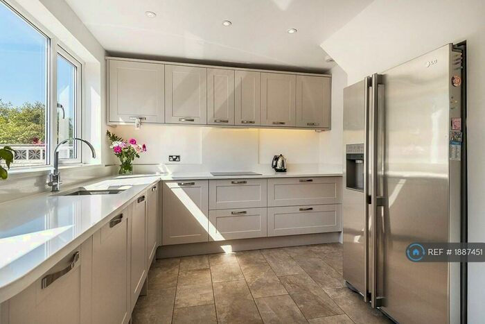 4 Bedroom Semi-Detached House To Rent In Brampton Road, Bexleyheath, DA7