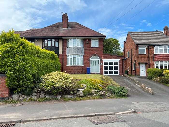 3 Bedroom Semi-Detached House For Sale In Foxyards Road, Tipton, DY4