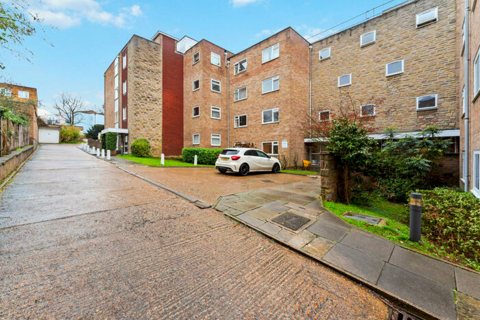 2 Bedroom Terraced House To Rent In Queens Road, Kingston Upon Thames, KT2