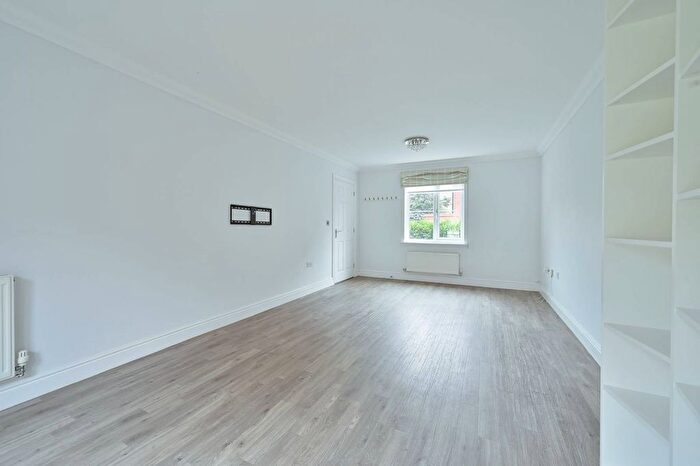 4 Bedroom Detached House For Sale In Wright Close, Bushey, WD23