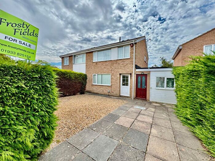 3 Bedroom Semi Detached House For Sale In Orwell Close, Raunds, Wellingborough, NN9