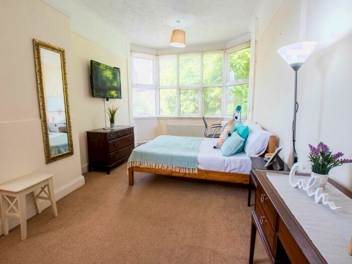 6 Bedroom House To Rent In Roper Road, Canterbury, Kent, CT2