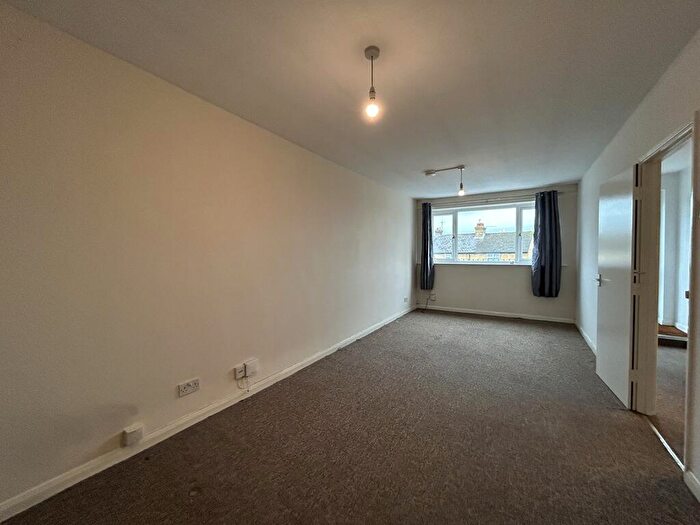 2 Bedroom Maisonette For Sale In Boughton Parade Flats Loose Road, Maidstone, Kent, ME15