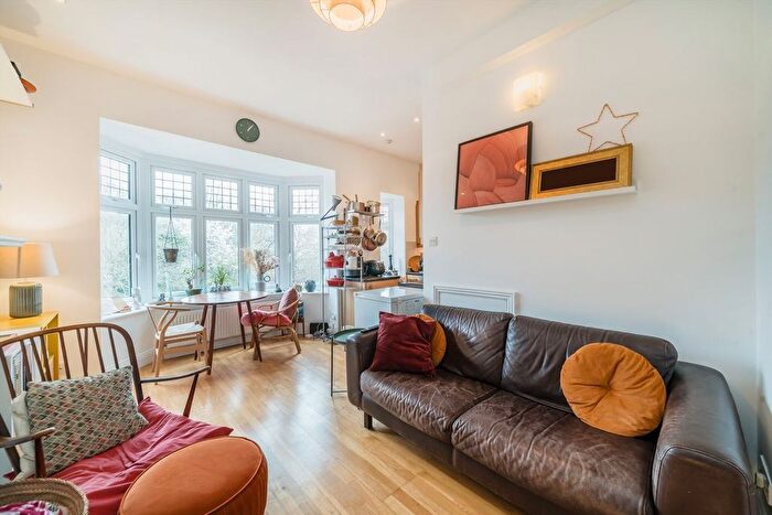2 Bedroom Flat To Rent In Clairview Road, Streatham, SW16