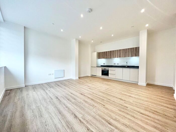 2 Bedroom Flat To Rent In Alencon Link, Basingstoke, RG21