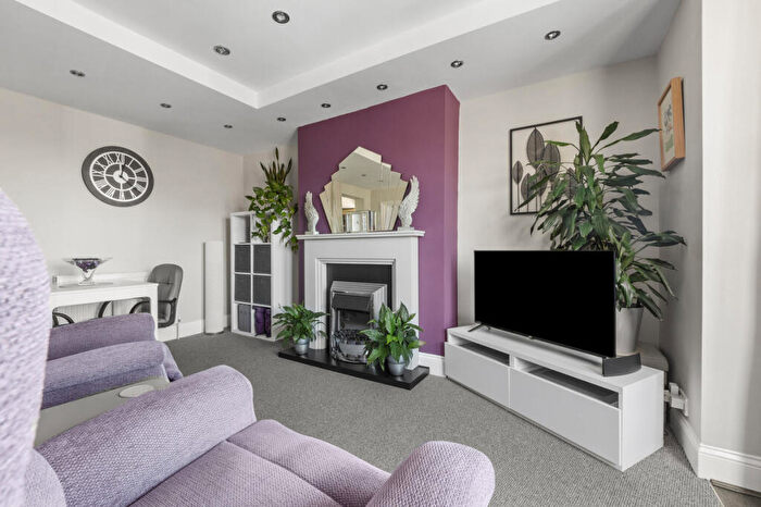 2 Bedroom Apartment For Sale In Franklin Road, Weymouth, DT4