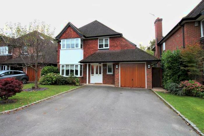 4 Bedroom Detached House To Rent In Knaphill, GU21