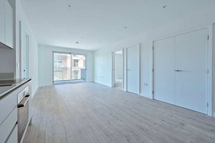 2 Bedroom Flat To Rent In Eight Gardens, Watford, WD24