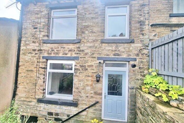 2 Bedroom Property To Rent In Hanson Lane, Huddersfield, HD1