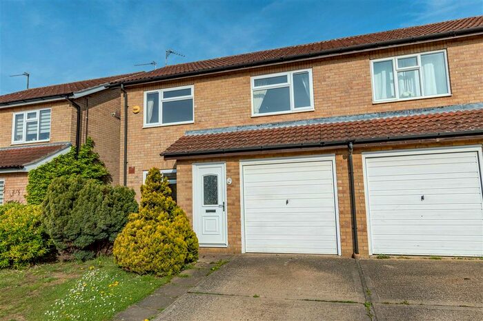 3 Bedroom Semi-Detached House To Rent In Bridle Close, Sleaford, NG34
