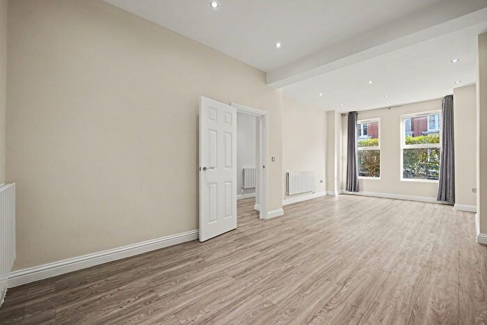 4 Bedroom Terraced House For Sale In Dinsmore Road, London, SW12