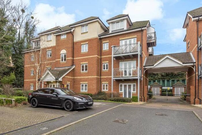 2 Bedroom Apartment To Rent In High Wycombe, Buckinghamshire, HP13
