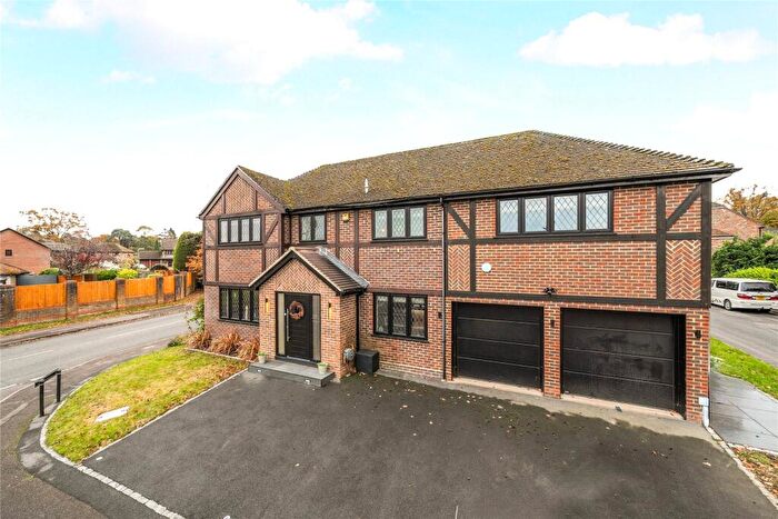 6 Bedroom Detached House For Sale In Sorrel Drive, Lightwater, Surrey, GU18
